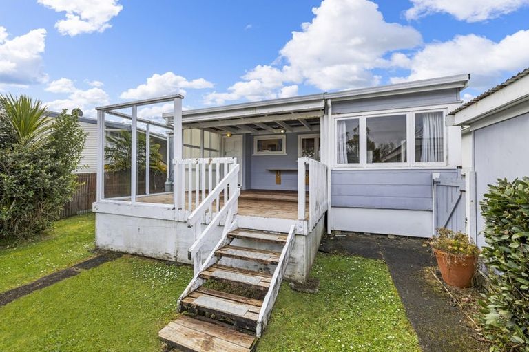 Photo of property in 17 Main Road, Raglan, 3225