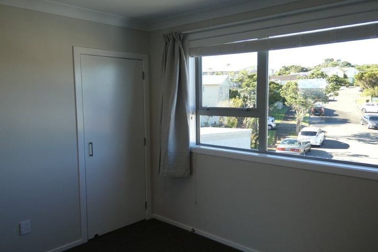 Photo of property in 20a Chetwode Grove, Newlands, Wellington, 6037