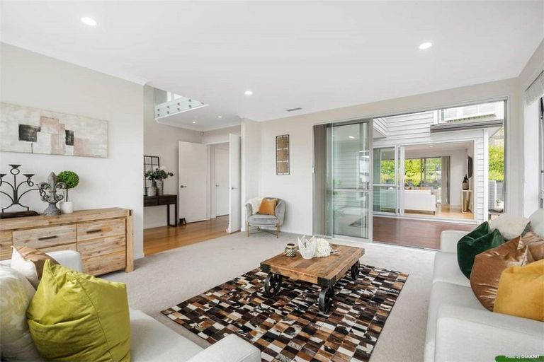 Photo of property in 51 Cilliers Drive, Silverdale, 0932