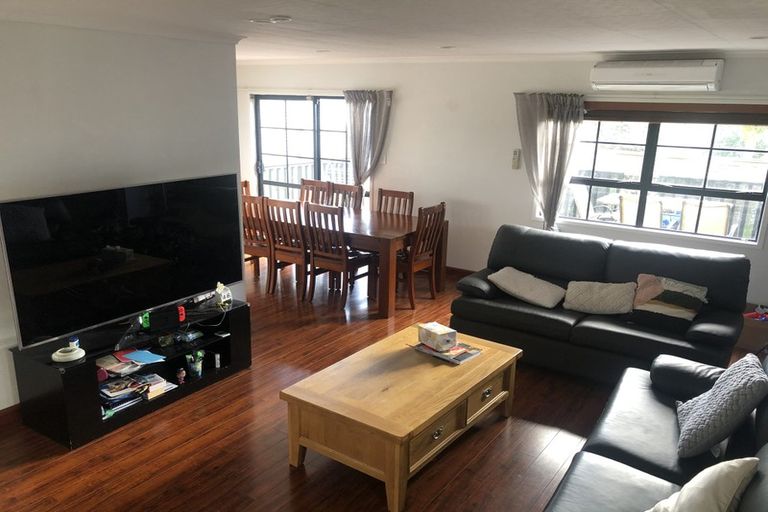 Photo of property in 7 Seaglen Place, Botany Downs, Auckland, 2010