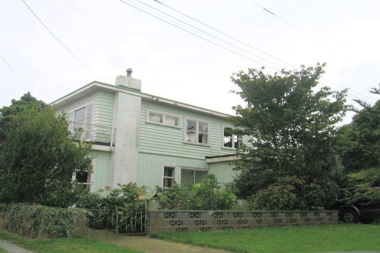 Photo of property in 5 North Street, Tawa, Wellington, 5028