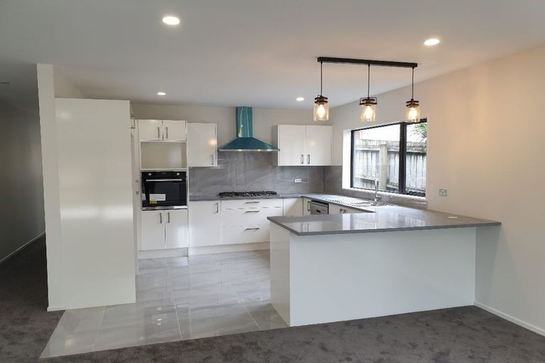 Photo of property in 18a Riverpark Crescent, Henderson, Auckland, 0610