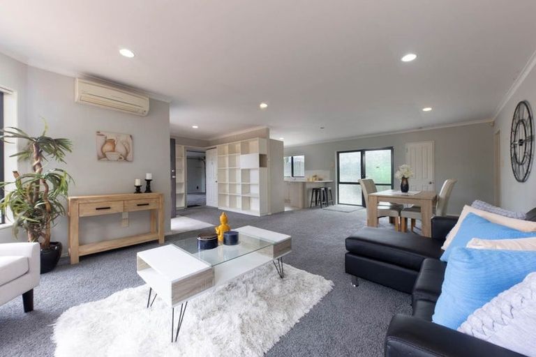 Photo of property in 24a Fruitvale Road, New Lynn, Auckland, 0600