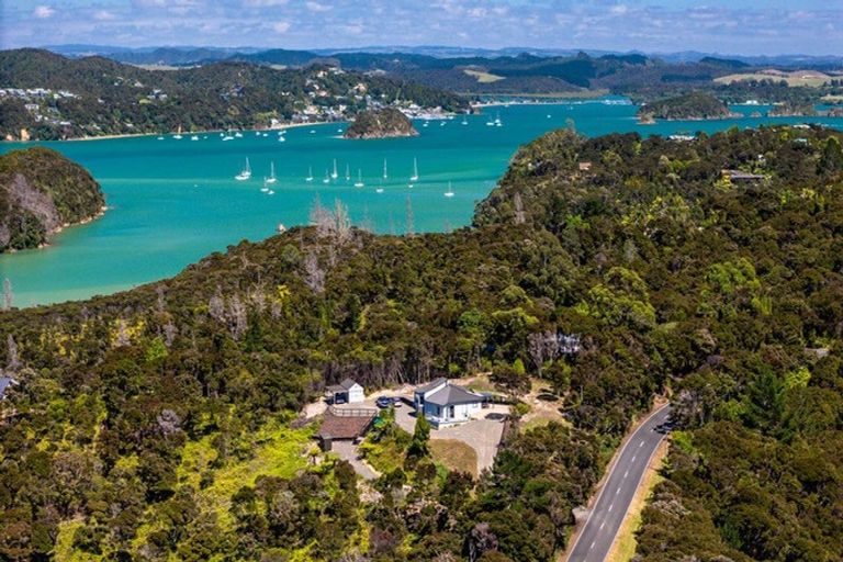 Photo of property in 77 Te Wahapu Road, Russell, 0272