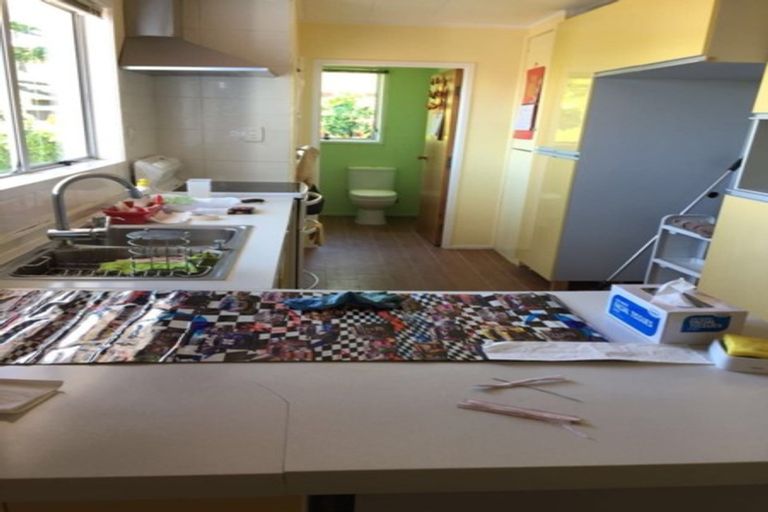 Photo of property in 3 Lavery Place, Sunnynook, Auckland, 0632