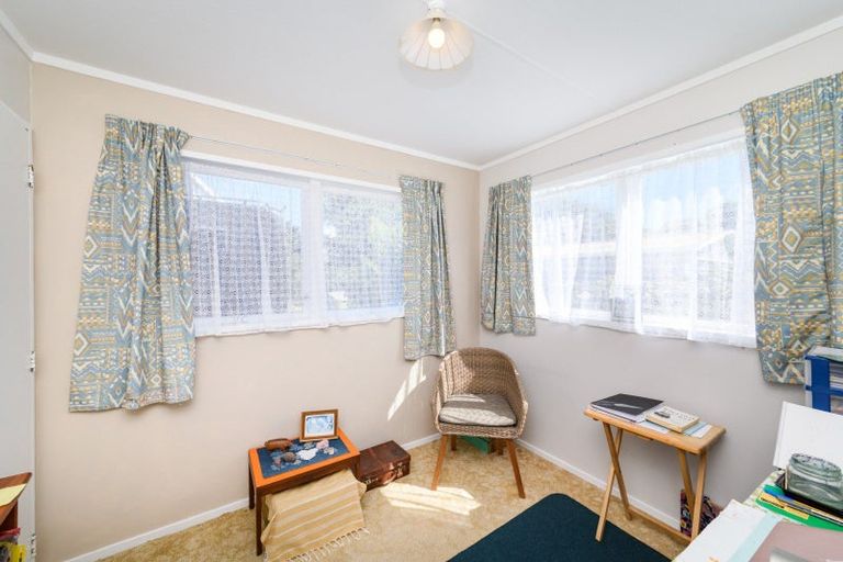 Photo of property in 2 Escort Grove, Awapuni, Palmerston North, 4412
