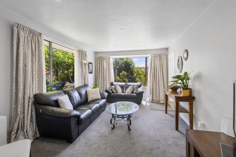 Photo of property in 2/1 Thornhill Place, Sockburn, Christchurch, 8042