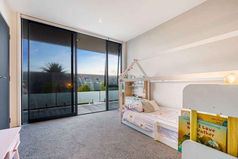 Photo of property in 35a Rothesay Bay Road, Rothesay Bay, Auckland, 0630