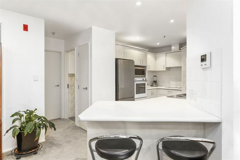 Photo of property in 1i/175 Hurstmere Road, Takapuna, Auckland, 0622