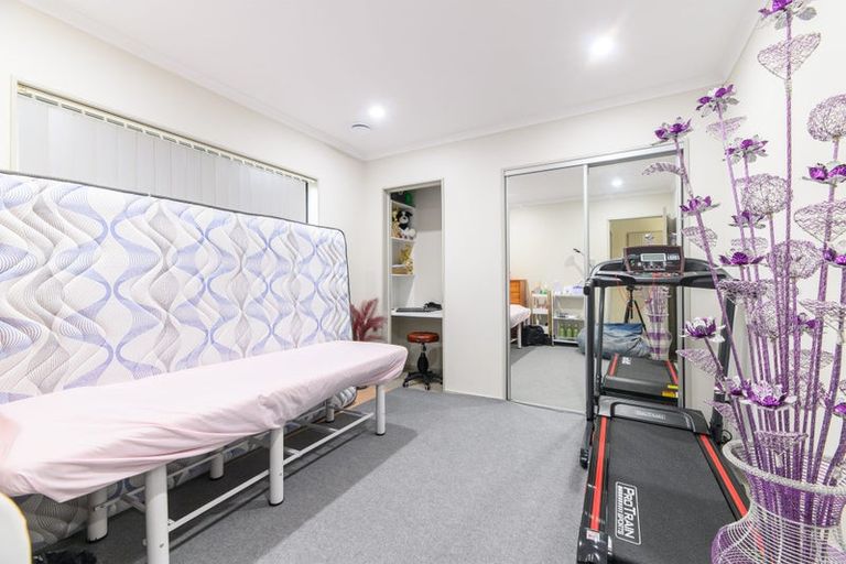 Photo of property in 9a Harrington Road, Henderson, Auckland, 0610