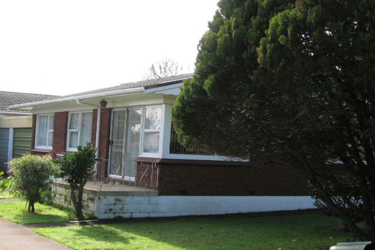 Photo of property in 2/648 Pakuranga Road, Howick, Auckland, 2010