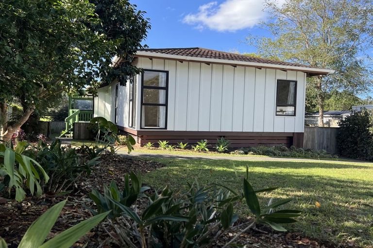 Photo of property in 16 Shearwater Street, One Tree Point, 0118