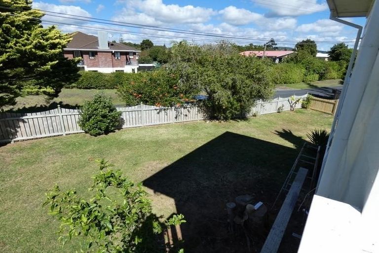 Photo of property in 2 Karoro Road, One Tree Point, 0118