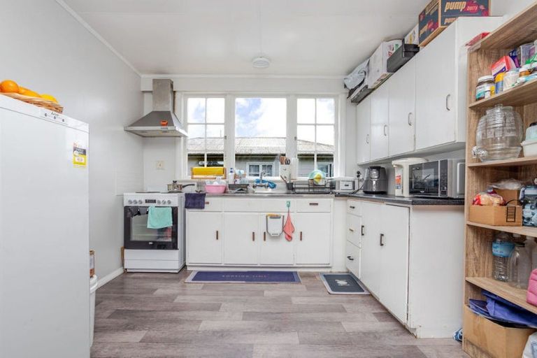 Photo of property in 15 Cole Street, Dannevirke, 4930