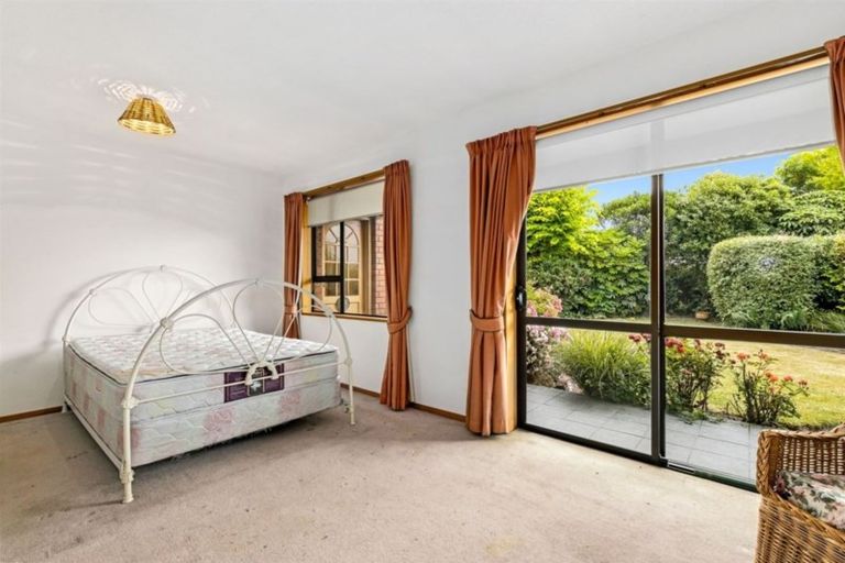 Photo of property in 100 Regency Crescent, Redwood, Christchurch, 8051