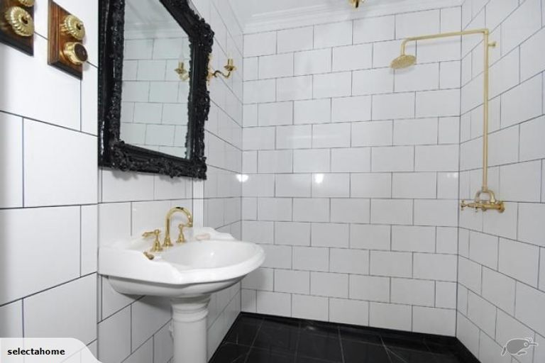 Photo of property in 18 Nikau Street, Eastbourne, Lower Hutt, 5013