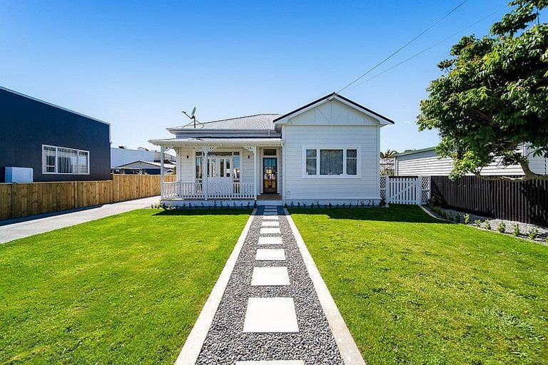 Photo of property in 56 Vogel Street, Hawera, 4610