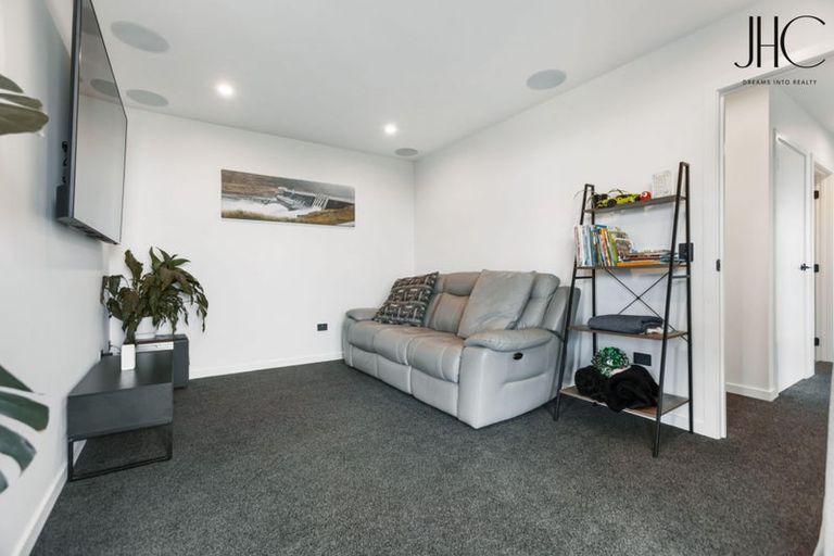 Photo of property in 6 Cassidy Way, Springvale, Alexandra, 9391