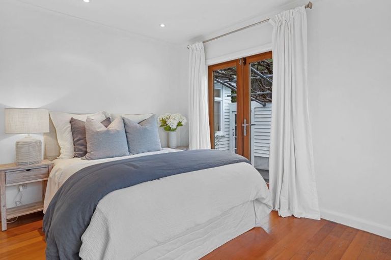 Photo of property in 26 Aratoro Place, Mount Pleasant, Christchurch, 8081