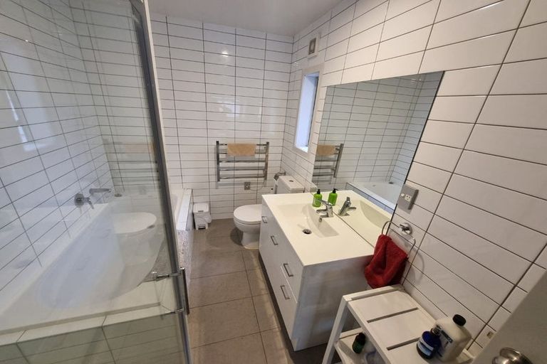 Photo of property in 6b Binsted Road, New Lynn, Auckland, 0600