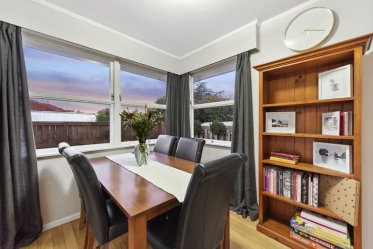 Photo of property in 18 Braid Road, St Andrews, Hamilton, 3200