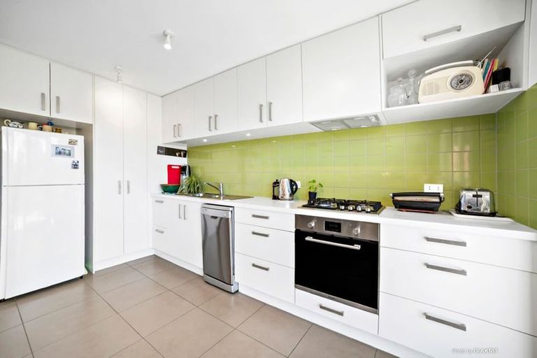 Photo of property in 22 Lawrence Street, Newtown, Wellington, 6021