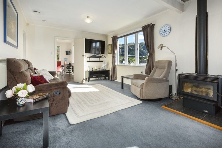 Photo of property in 93 Bell Street, Tawa, Wellington, 5028