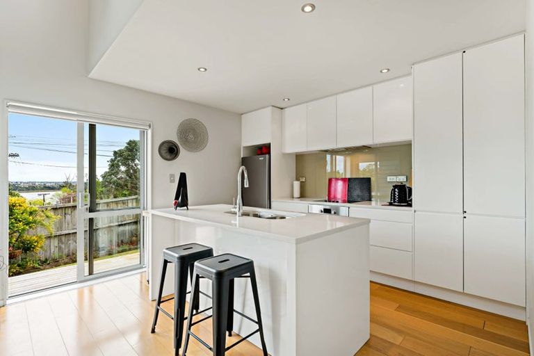 Photo of property in 34 Sunnyhaven Avenue, Beach Haven, Auckland, 0626