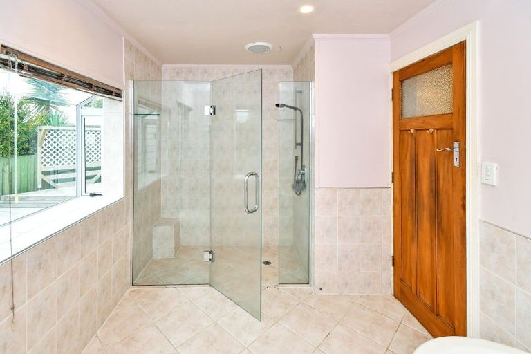 Photo of property in 3 Trentham Road, Papakura, 2110