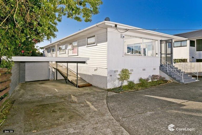 Photo of property in 96 Pupuke Road, Hillcrest, Auckland, 0627