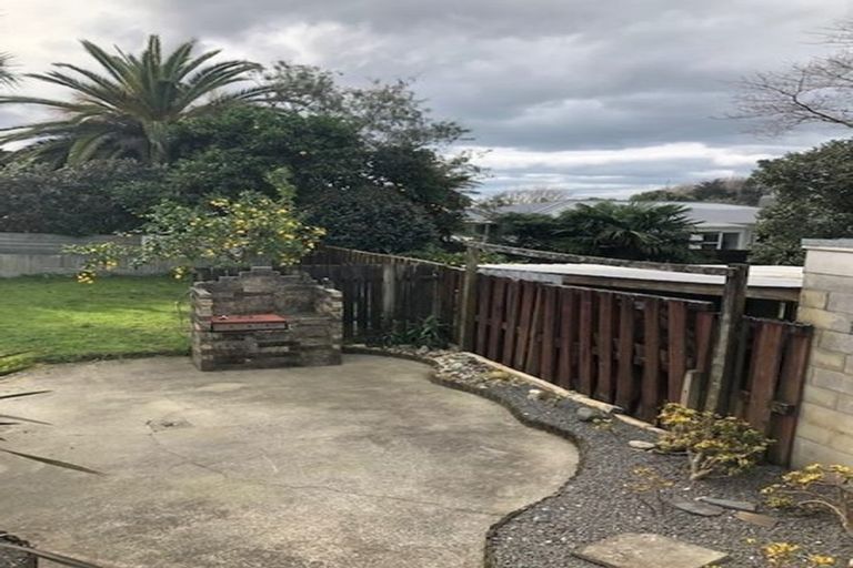 Photo of property in 6 Barrow Place, Te Puke, 3119