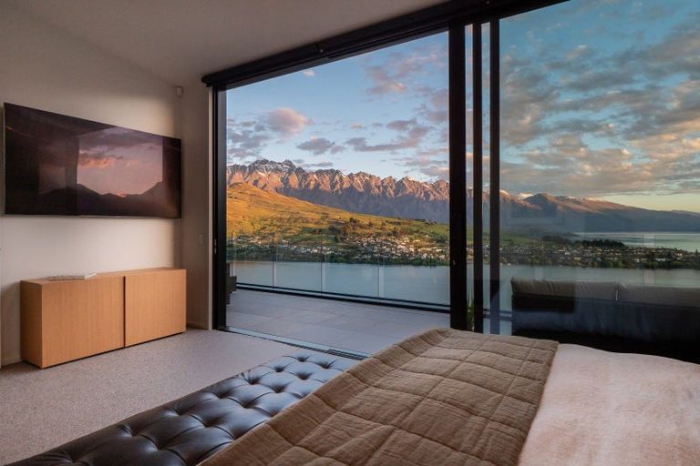 Photo of property in 92 Hensman Road, Queenstown, 9300