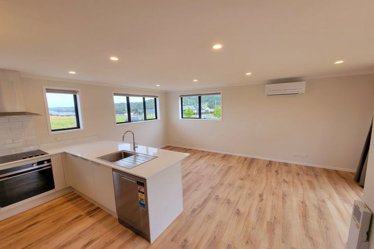 Photo of property in 18 Paihere Street, Huapai, Kumeu, 0810