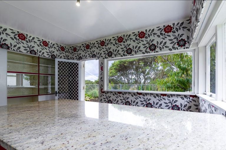 Photo of property in 265 Titirangi Road, Titirangi, Auckland, 0604