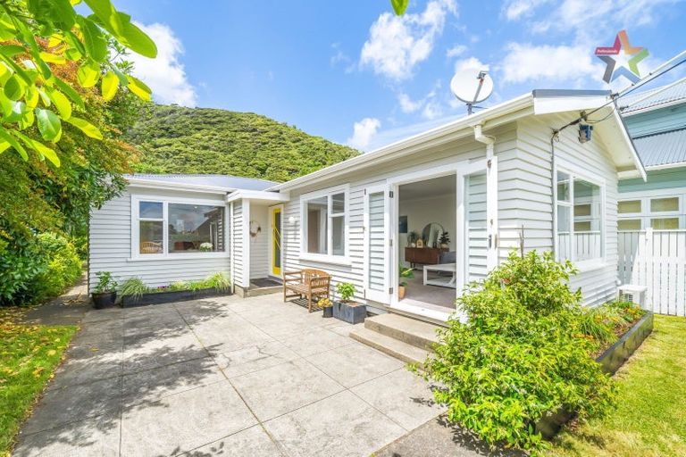 Photo of property in 59 Oroua Street, Eastbourne, Lower Hutt, 5013