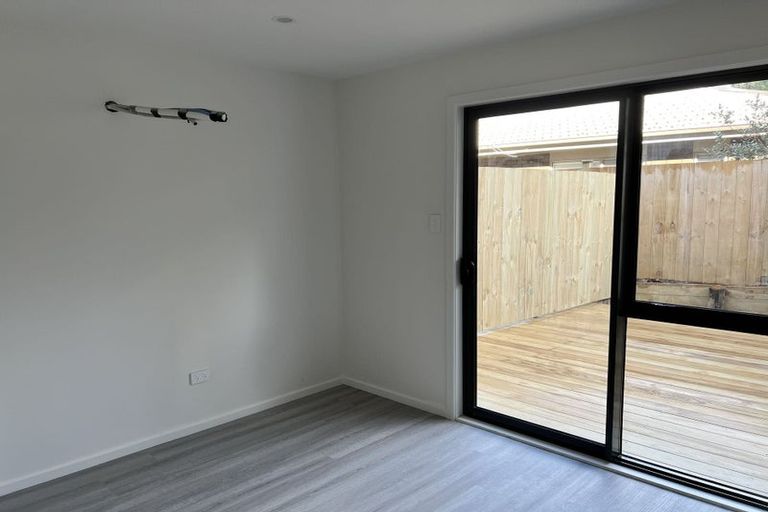 Photo of property in 5/43 Tirimoana Road, Te Atatu South, Auckland, 0602