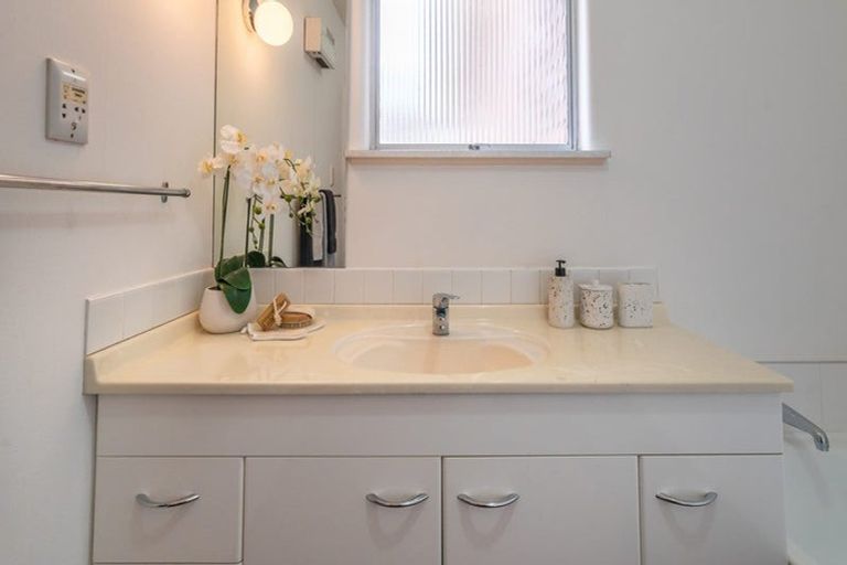 Photo of property in 4 Ernlea Terrace, Cashmere, Christchurch, 8022