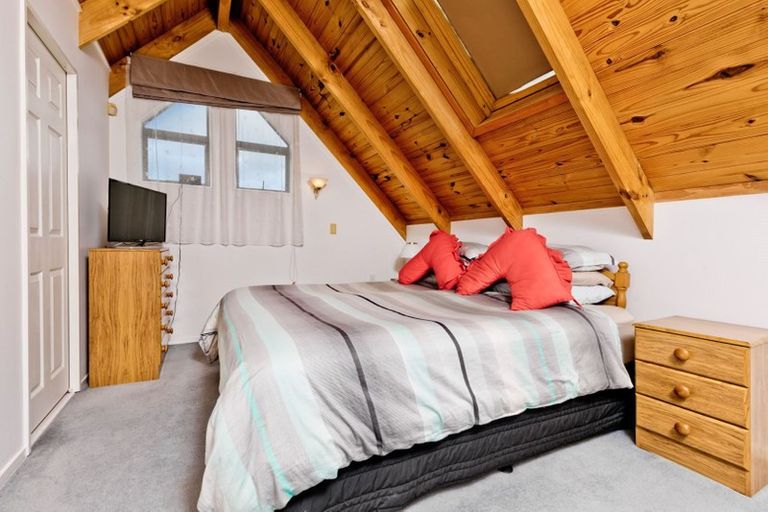 Photo of property in 46 Vintage Drive, Henderson, Auckland, 0612