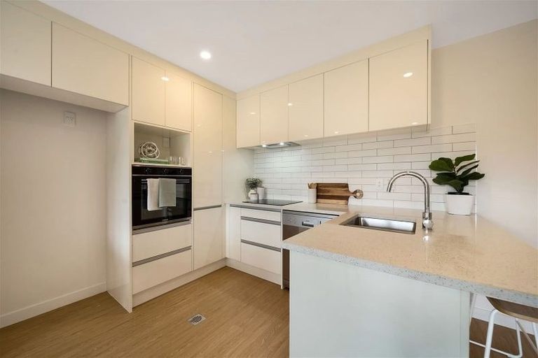 Photo of property in 11e Reid Road, New Lynn, Auckland, 0600