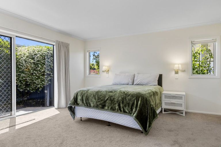 Photo of property in 5 Pukenamu Road, Rainbow Point, Taupo, 3330