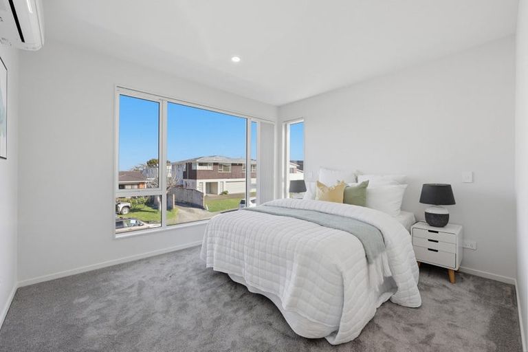 Photo of property in 33 Sorrel Crescent, Bucklands Beach, Auckland, 2012