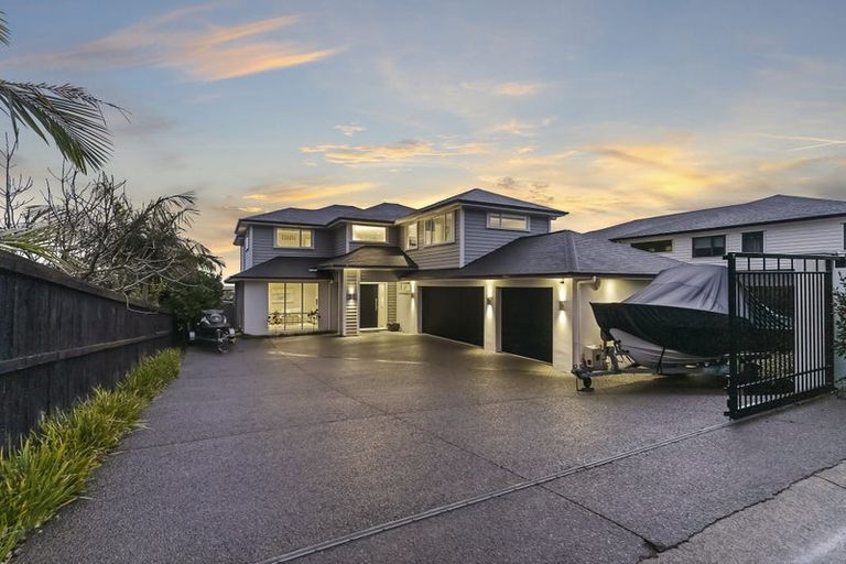 Photo of property in 8 Verley Rise, East Tamaki Heights, Auckland, 2016