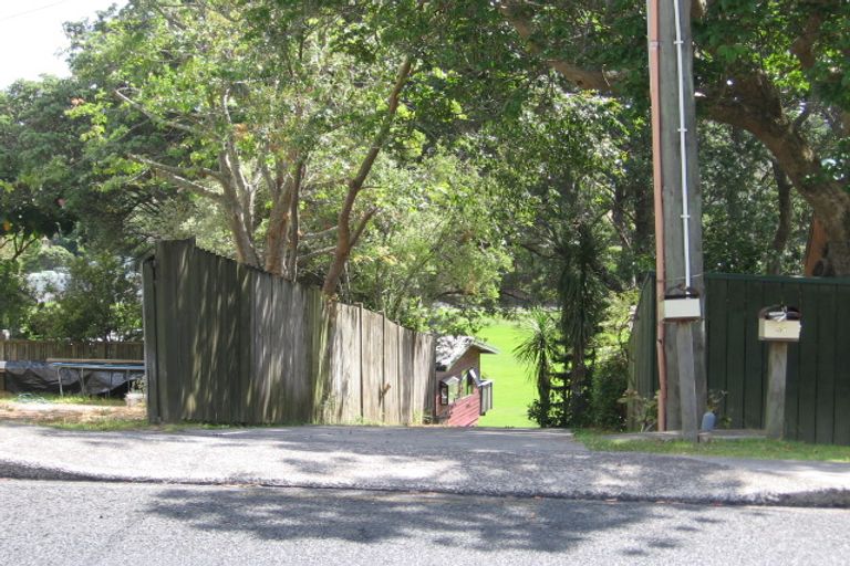 Photo of property in 1/31 Glencoe Road, Browns Bay, Auckland, 0630