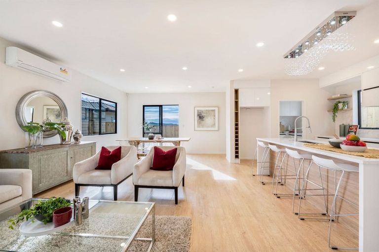 Photo of property in 52 Tir Conaill Avenue, Flat Bush, Auckland, 2019