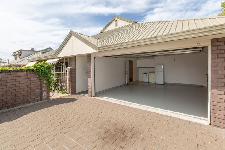 Photo of property in 23 Middleton Road, Upper Riccarton, Christchurch, 8041