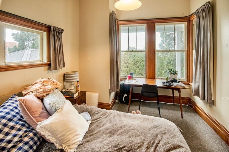 Photo of property in 64 Kelburn Parade, Kelburn, Wellington, 6012