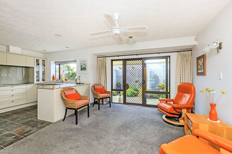 Photo of property in 8 Webb Place, Taradale, Napier, 4112