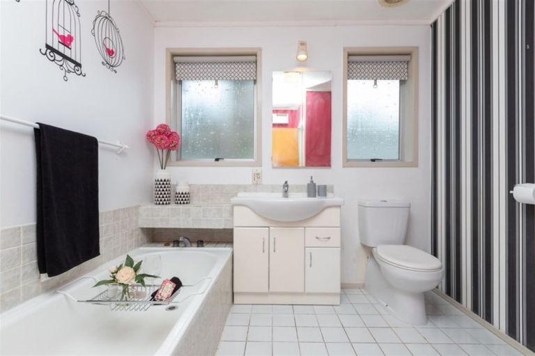 Photo of property in 15b Taylor Terrace, St Andrews, Hamilton, 3200