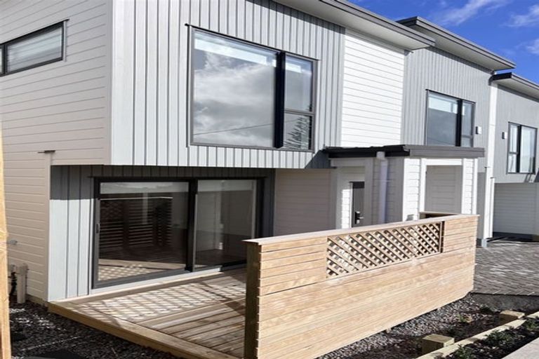 Photo of property in 8a Neptune Avenue, Beach Haven, Auckland, 0626