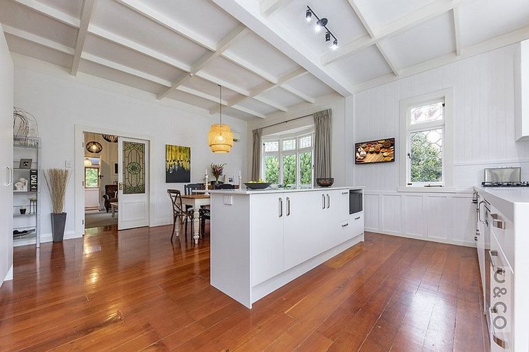 Photo of property in 30-32 Great North Road, Riverhead, 0820